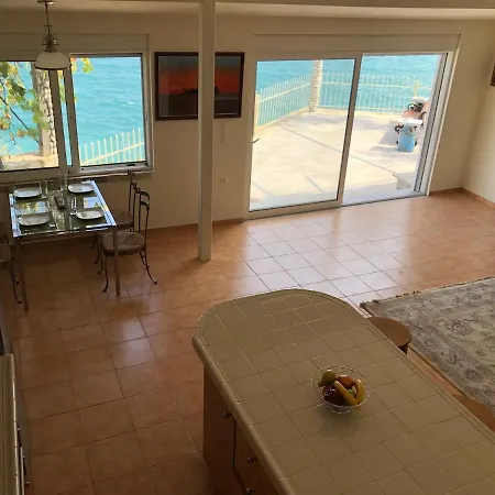 Дом отдыха The Cliff Retreat Private Beach-access - Sea View Киверион