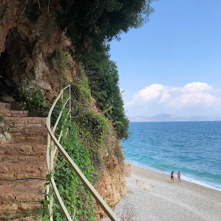 The Cliff Retreat Private Beach-access - Sea View