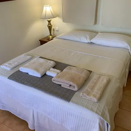 The Cliff Retreat Private Beach-access - Sea View